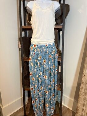 Blue Floral Pleated pants